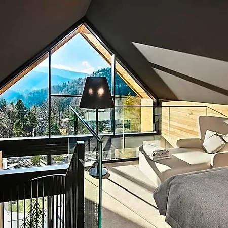Halo Hotel
